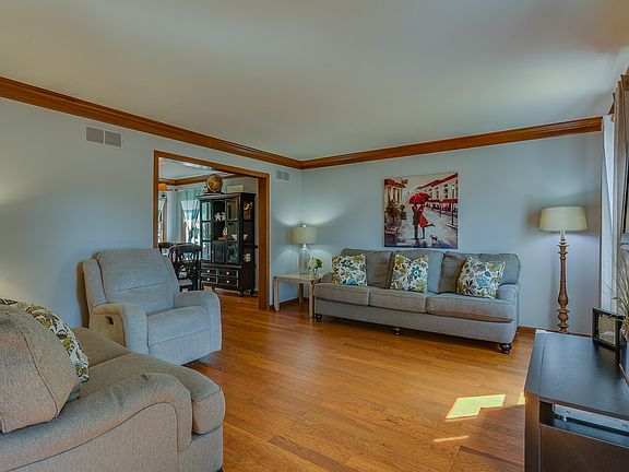 5th image of 54441 Christle Ct