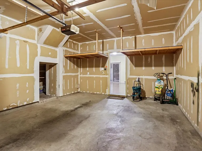 2943 Saint Helen Cir — Photo 34