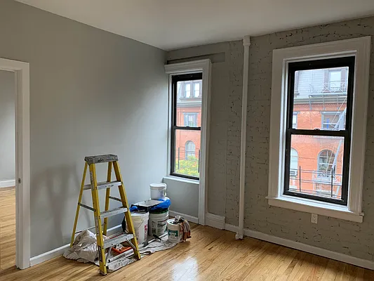 Rented by Salon Realty Corp | media 9