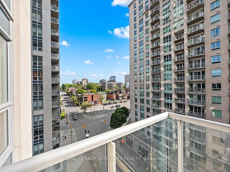 242 Rideau St #909 — Photo 25