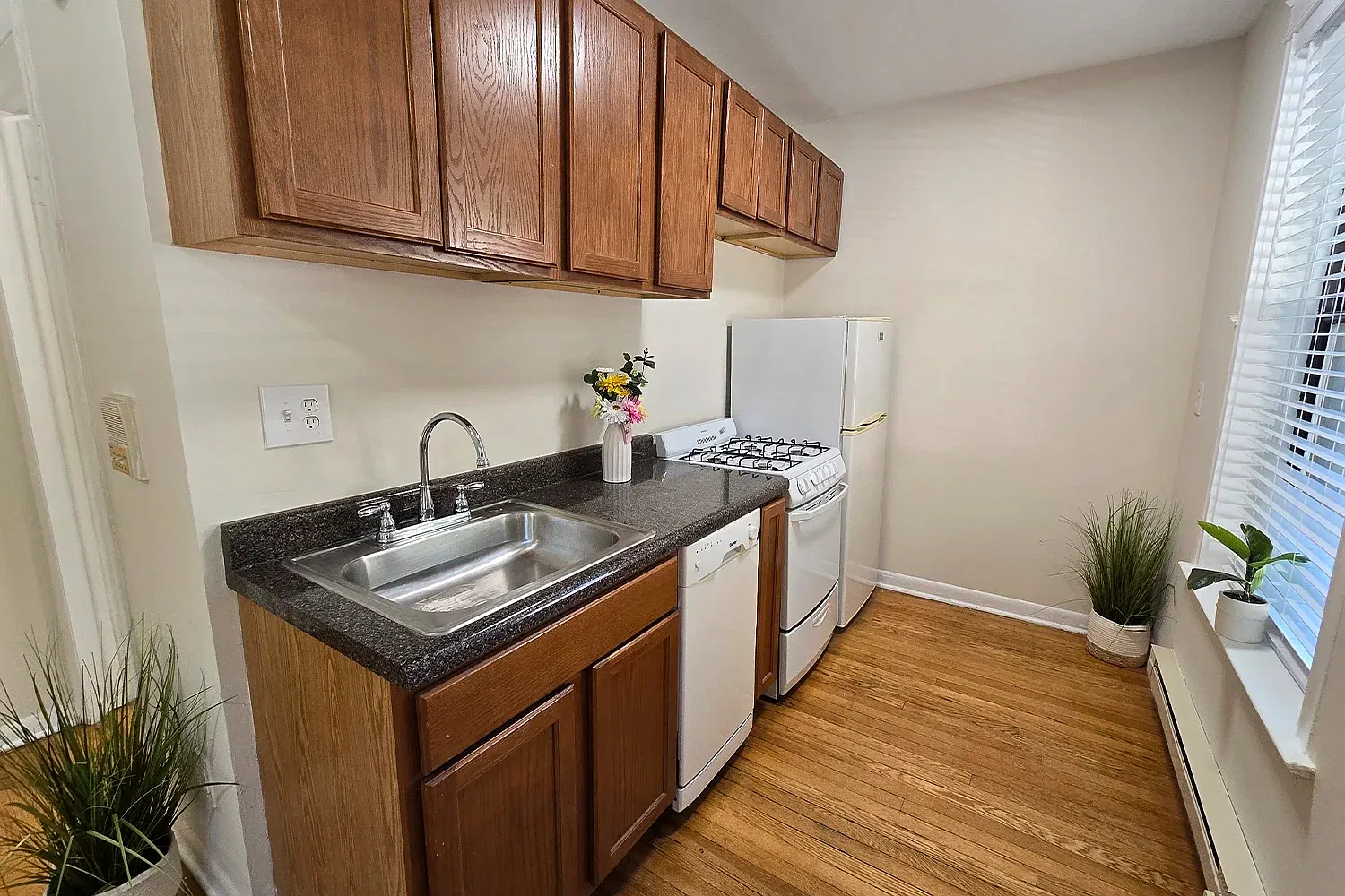 1 bed, 1.0 bath, $1,895 — Photo 4