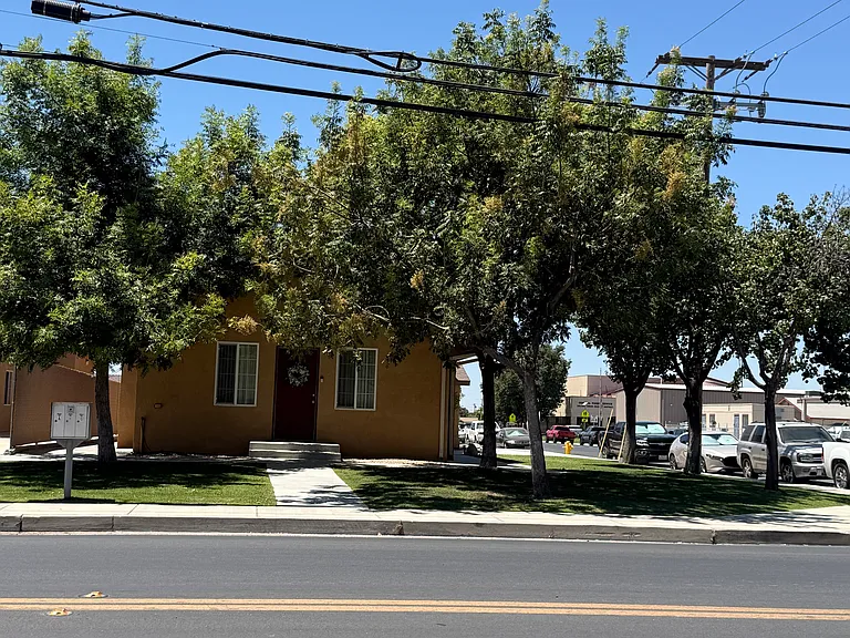 1129 Ellington St #A — Photo 2