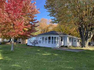 W4782 Swan Acre Dr, Cecil, WI 54111