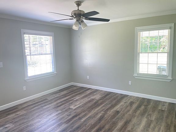 5th image of 301 E Stanfill St