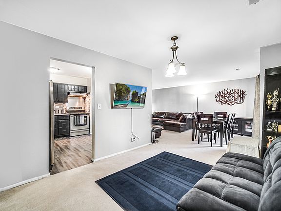 5th image of 9395 Landings Ln #301-DES
