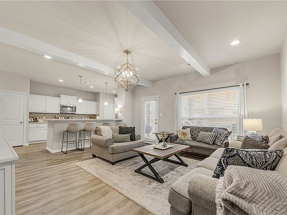 3rd image of 525 Hayes Ln