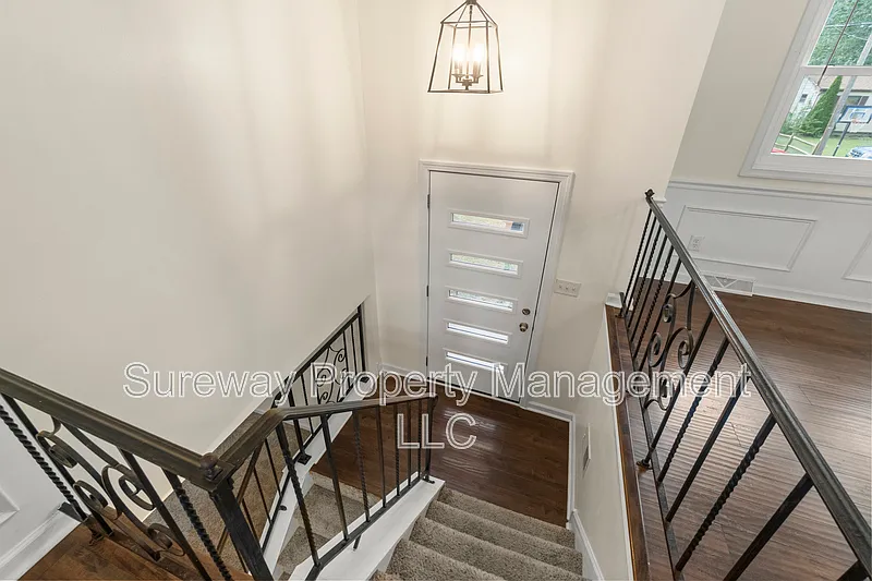 4 bed, 1.5 bath, 1888 sqft, $3,000 — Photo 4
