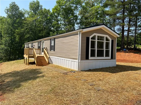 143 Pilot View St, Mount Airy, NC 27030