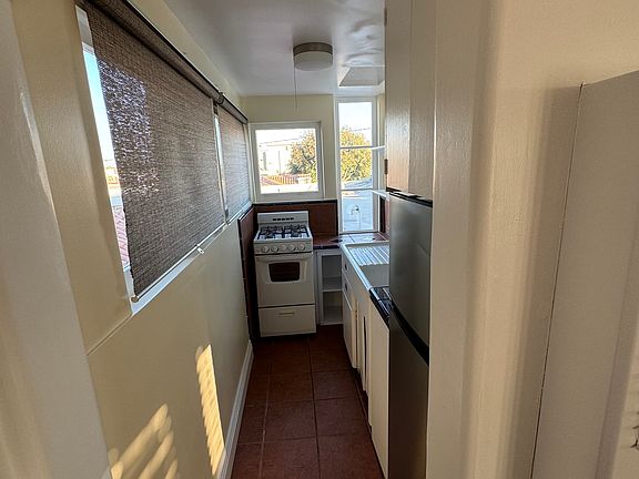 5th image of 102 Pomona Ave APT C1