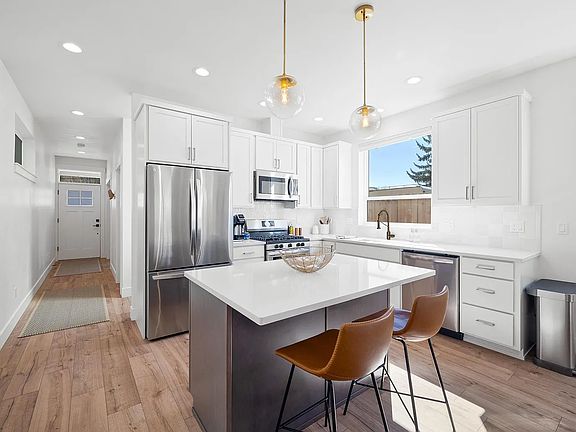 Kitchen | 1st Floor