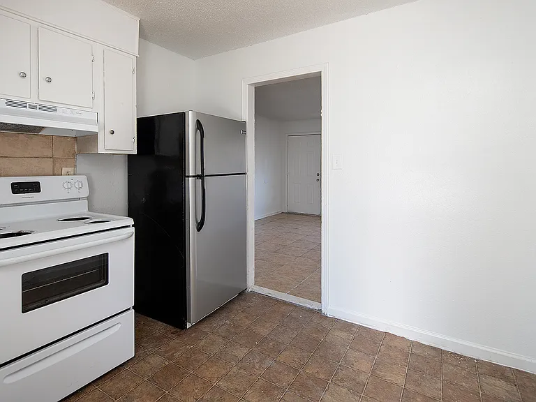 2718 Crescent Ln #E — Photo 18