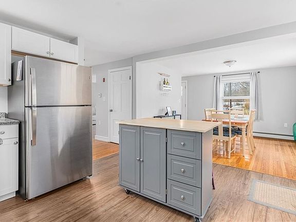 2nd image of 33 Spencer Dr