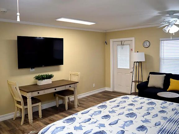 4th image of 2625 NE Indian River Dr #1