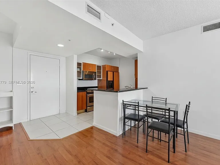 18800 NE 29th Ave #904 — Photo 1