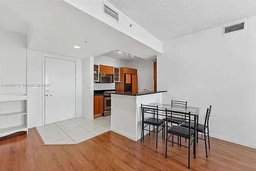 18800 NE 29th Ave #904 Photo 1