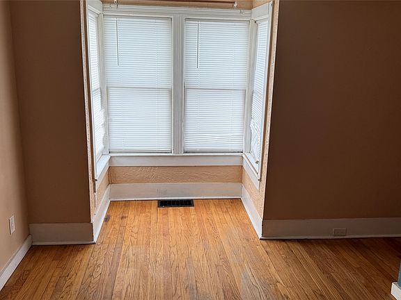 5th image of 307 E Franklin St