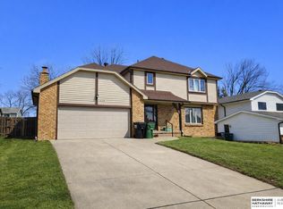1512 Beechwood Ave, Papillion, NE 68133