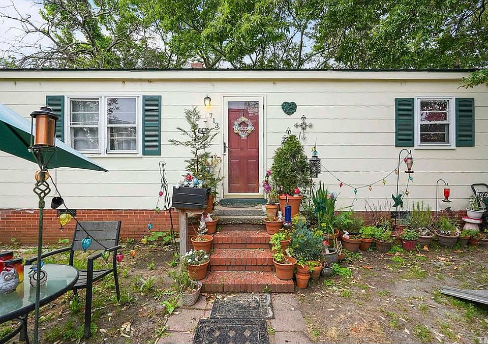 1st image of 713 Stella St