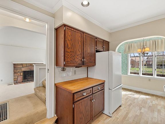 4th image of 469 Crescent Rd