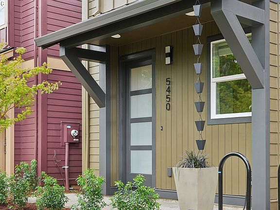 2nd image of 5450 NE Prescott St #2