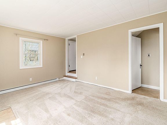 5th image of 111 E Jeffrey Pl