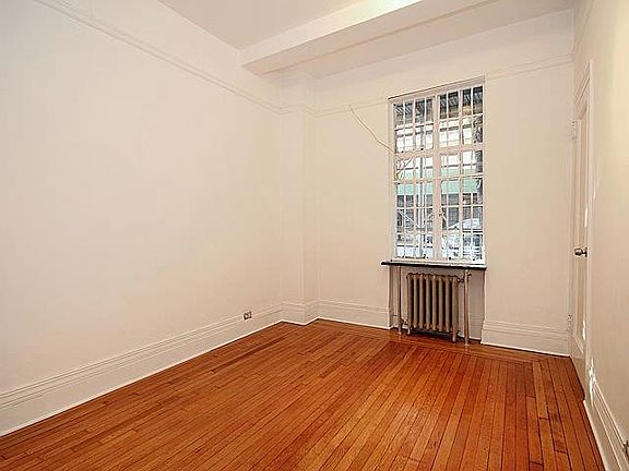 4th image of 580-582 W End Ave