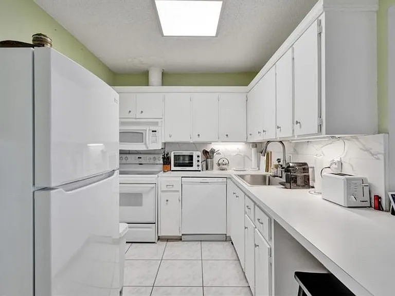6750 NE 21st Rd #123 — Photo 3