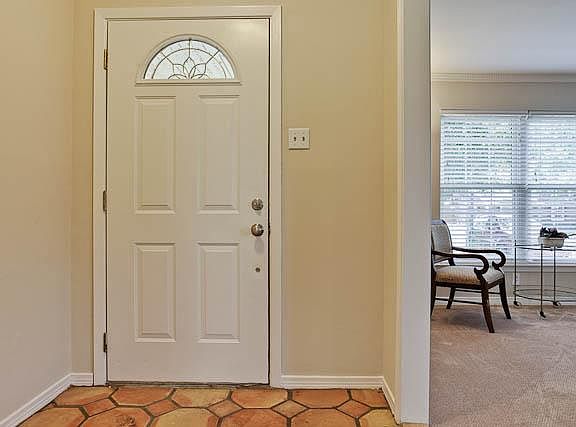 4th image of 736 Dumont Dr