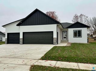 610 Britz Dr, Luverne, MN 56156