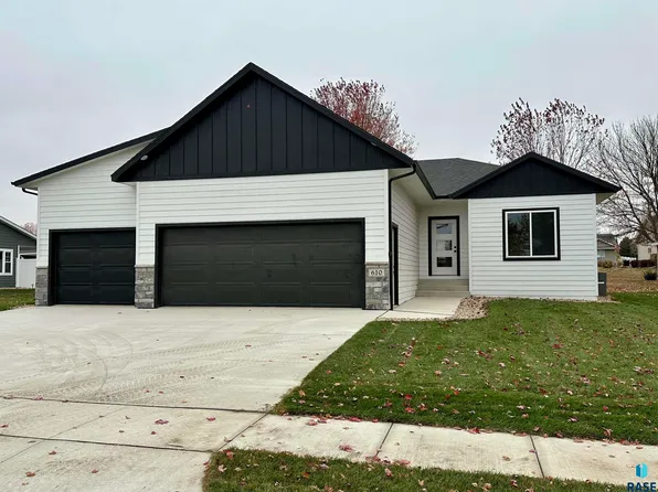 610 Britz Dr, Luverne, MN 56156