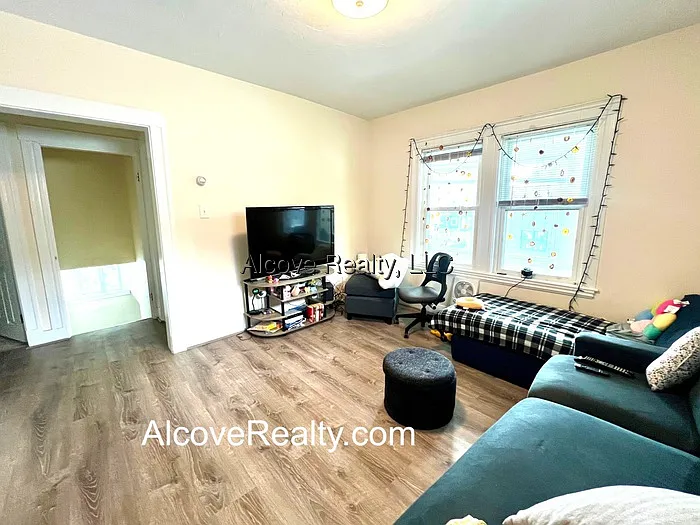 3 bed, 1.0 bath, $3,450 — Photo 2