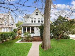 65 Vincent Pl, Lynbrook, NY 11563