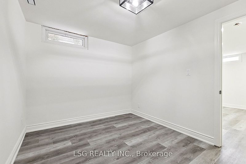 Kitchener House for rent - 2 Bedrooms — photo 13