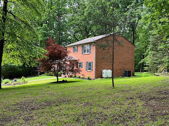 4th image of 2901 Blairmont Dr