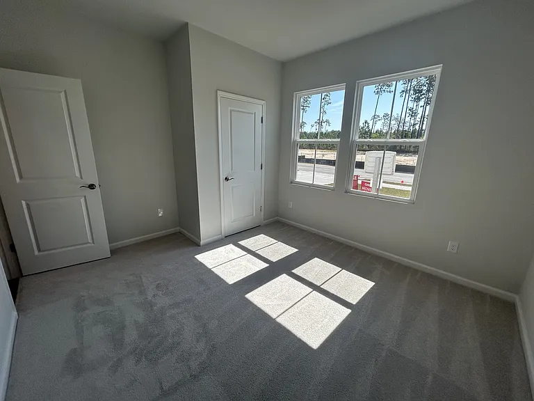 539 Coronado Ave — Photo 5