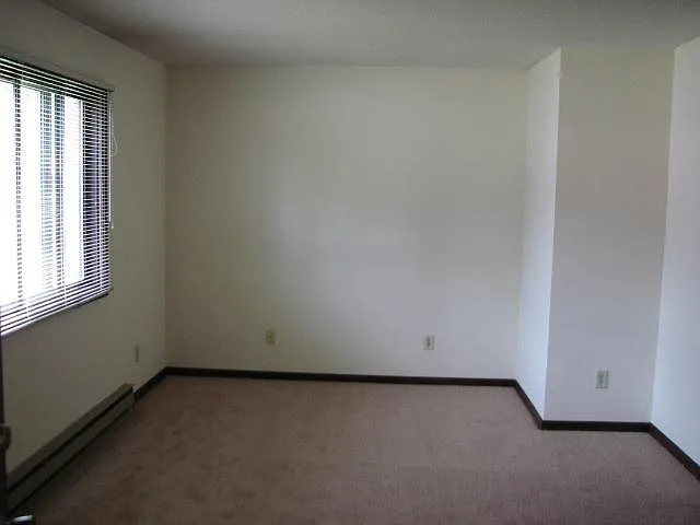 718 E Maryland St — Photo 10