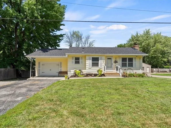104 Elm St, Buckner, MO 64016
