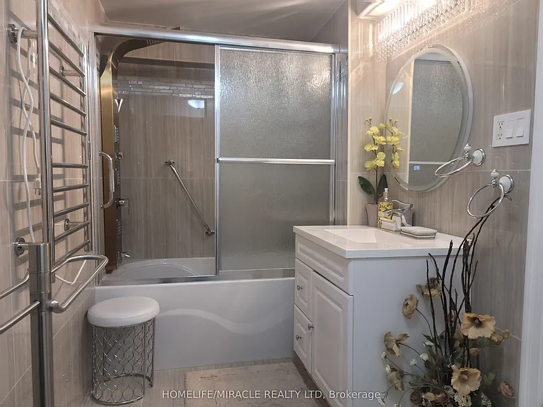 1252 Hillhurst Rd #BASEMENT — Photo 4