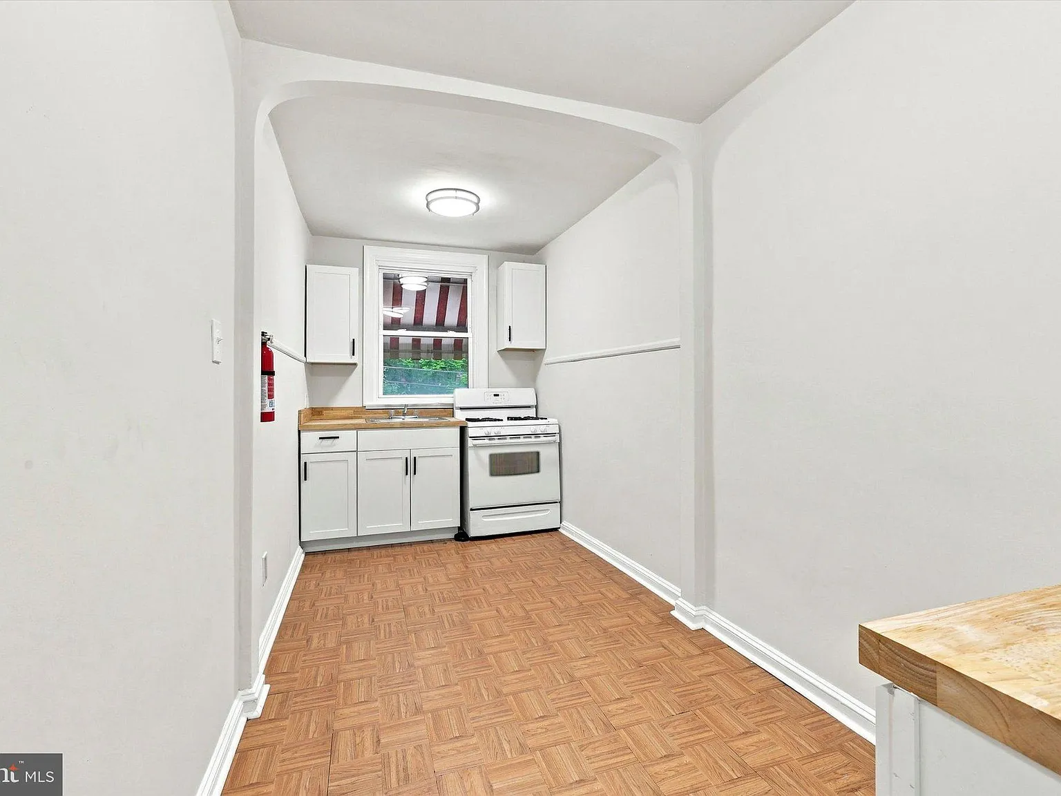 1 bed, 1.0 bath, 1560 sqft, $1,350 — Photo 2