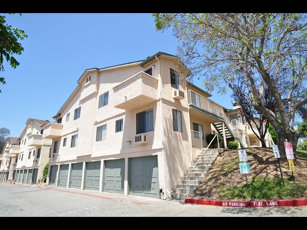 Fallbrook Hills Apartments — Photo 4
