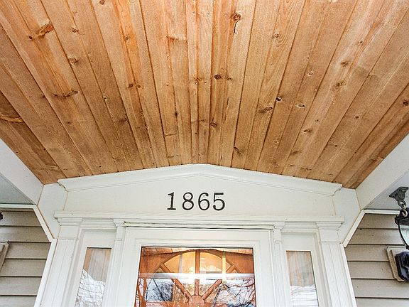 3rd image of 1865 Farmview Dr