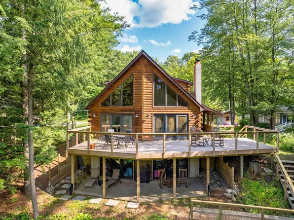 948 W Francis Shores Ave, Sanford, MI 48657