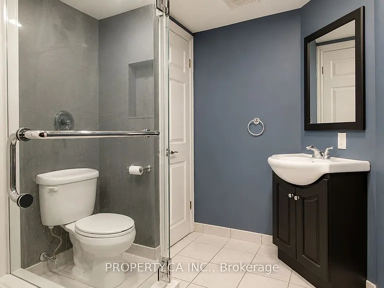71 Highpark Ave #LOWER — Photo 9