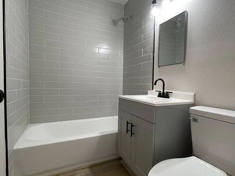 306 NE Gary Ave — Photo 13