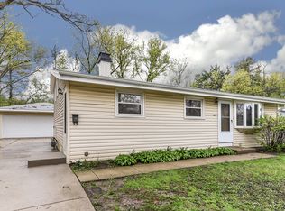 168 Sioux Ave, Carpentersville, IL 60110