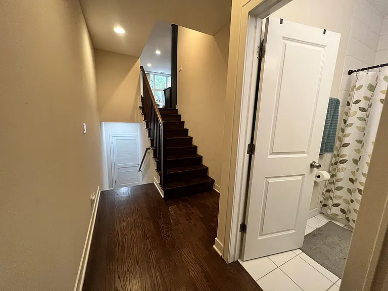 1844 N California Ave — Photo 17