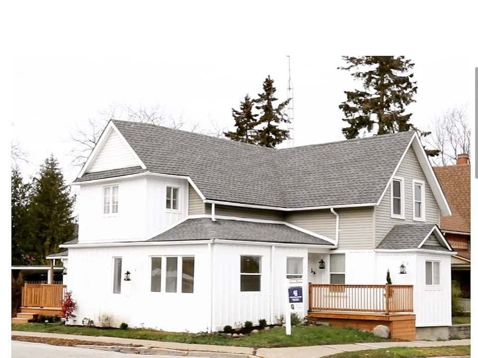 54 Queen St N