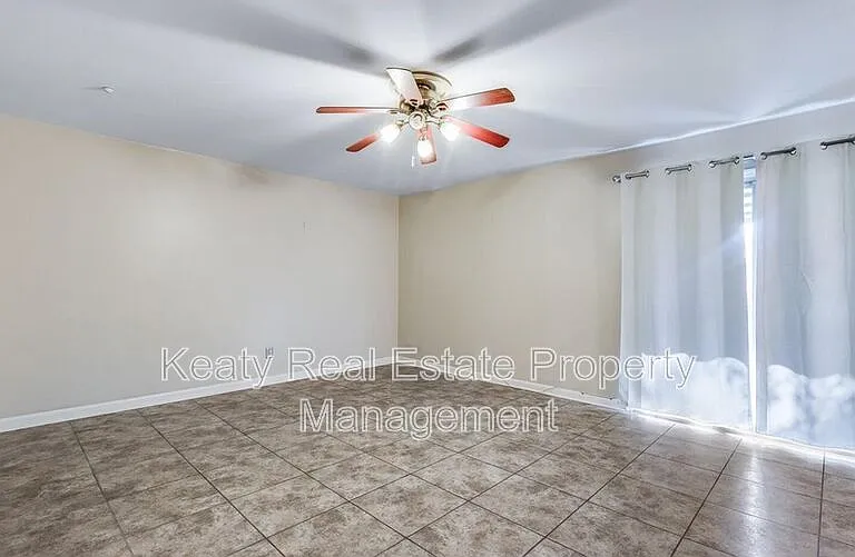 211 Versailles Blvd #10 — Photo 9