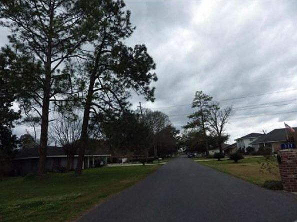 2nd image of 318 Lee Dr