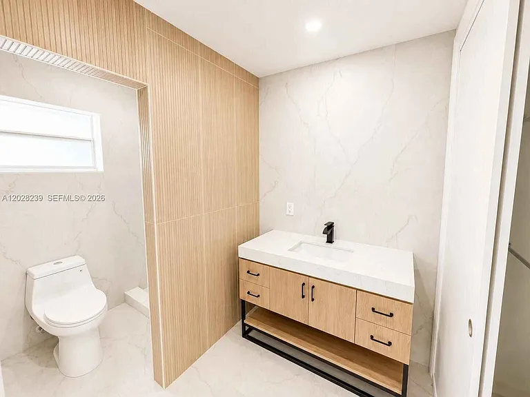 6560 Hayes St — Photo 10